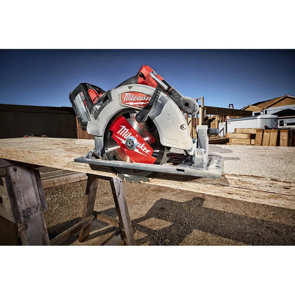 Milwaukee M18 FUEL 18V 7-1/4 in. Lithium-Ion Brushless Cordless Circular Saw with M18 5.0 Ah Battery 5 Milwaukee M18 FUEL 18V 7-1/4 in. Lithium-Ion Brushless Cordless Circular Saw with M18 5.0 Ah Battery - Image 3