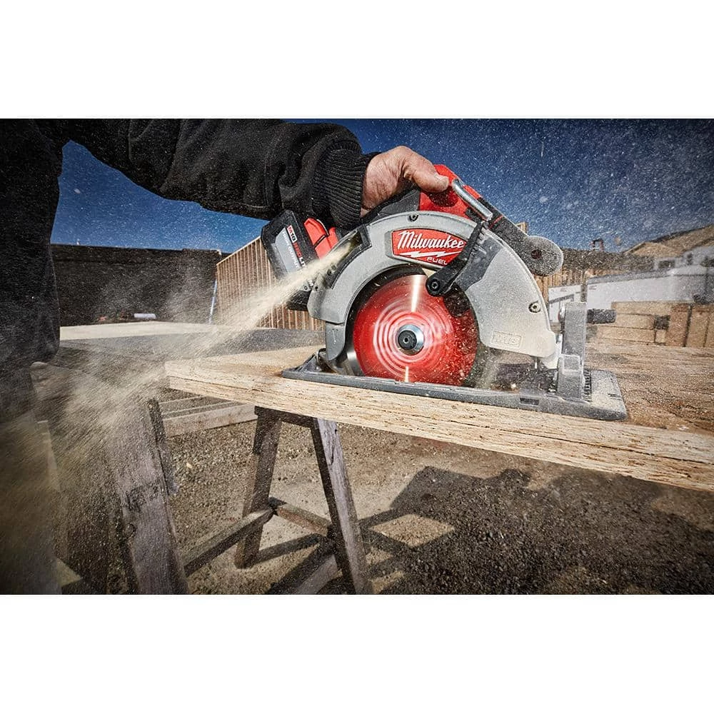 Milwaukee M18 FUEL 18V 7-1/4 in. Lithium-Ion Brushless Cordless Circular Saw with M18 5.0 Ah Battery 6 Milwaukee M18 FUEL 18V 7-1/4 in. Lithium-Ion Brushless Cordless Circular Saw with M18 5.0 Ah Battery - Image 4